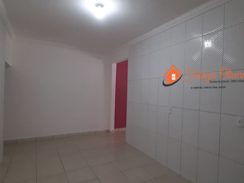 Casa (ALUGADA) com três dormitórios sendo um com suíte