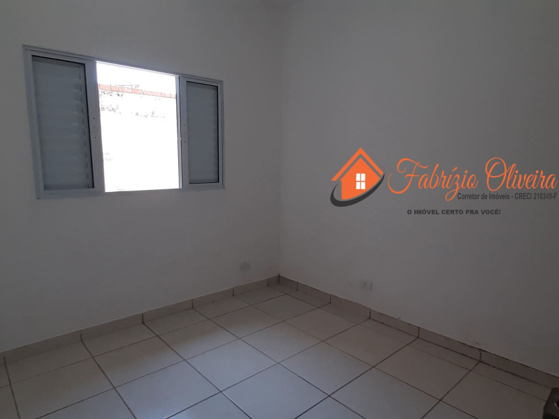 Casa (ALUGADA) com três dormitórios sendo um com suíte