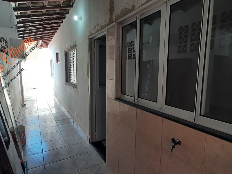 Casa (ALUGADA) com três dormitórios sendo um com suíte