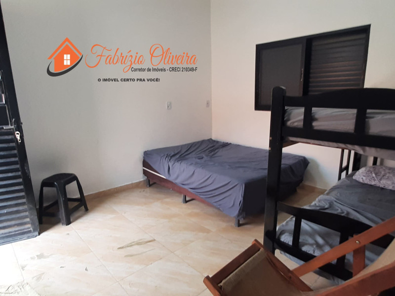 Vende uma chácara com infraestrutura e 998M² de terreno