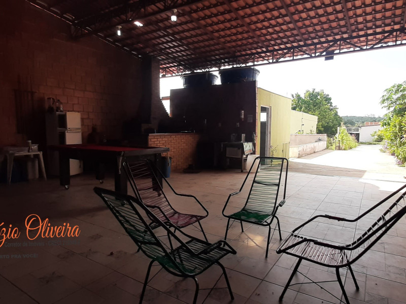 Vende uma chácara com infraestrutura e 998M² de terreno